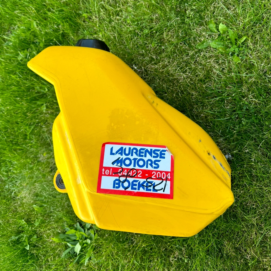 Suzuki RM125 Fuel Tank OEM 1984 to 1988 image for our vintage & classic motorcycle sales products, Vintage motorcross bikes, Honda CR500 parts,  Motorcycle sales, barn find, two stroke,  Classic mx, Honda CR500 1987. For all your vintage & classic motorcycle sales needs.